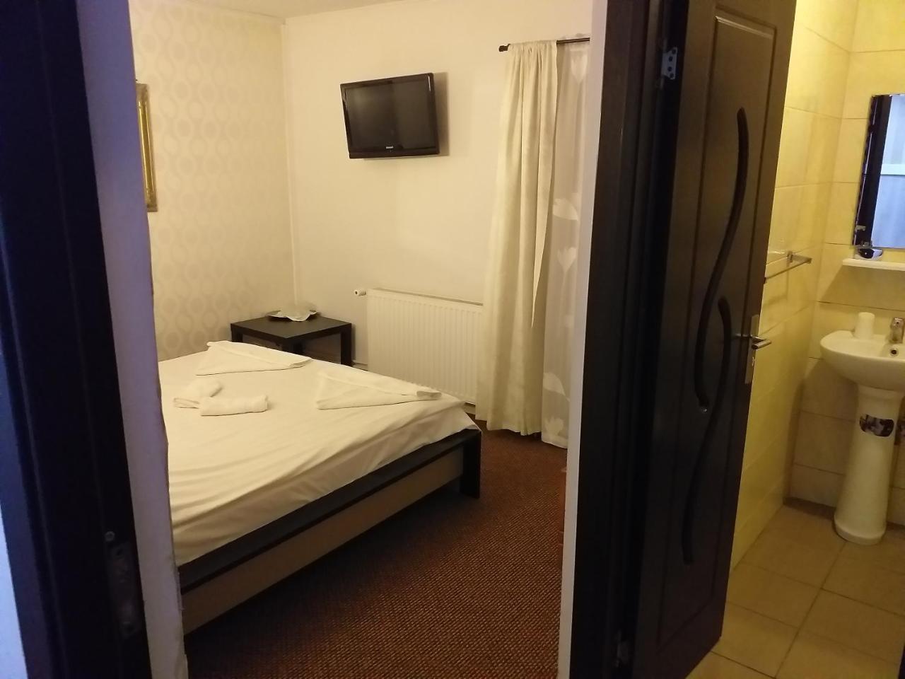 Pensión Casa Anemyra 3*
